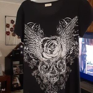 Tshirt black with pretty tan design